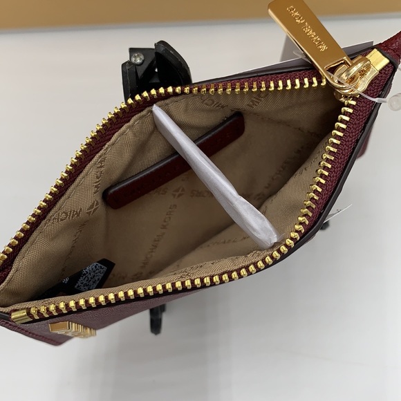 Michael Kors Jet Set Travel Medium Top Zip Card
Case Wallet
Dark Sherry color - Picture 10 of 11